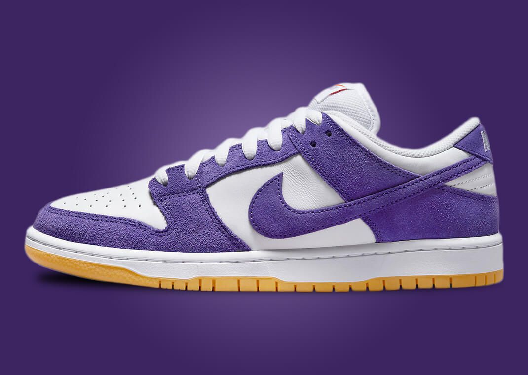 靴 Nike SB Dunk Low Court Purple Gum This Nike SB Dunk Low Comes In Court Purple Gum