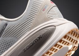 Nike Vomero 18 Now and Then - Heel Detail