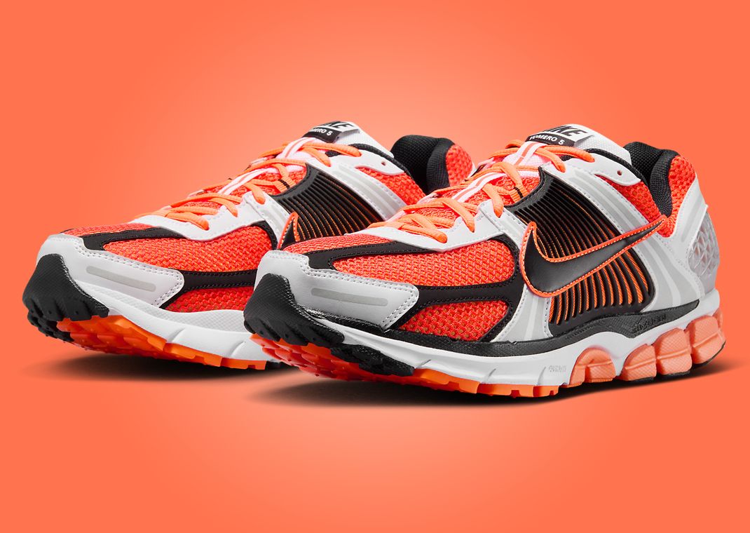 Nike Zoom Vomero 5 Total Orange Angle