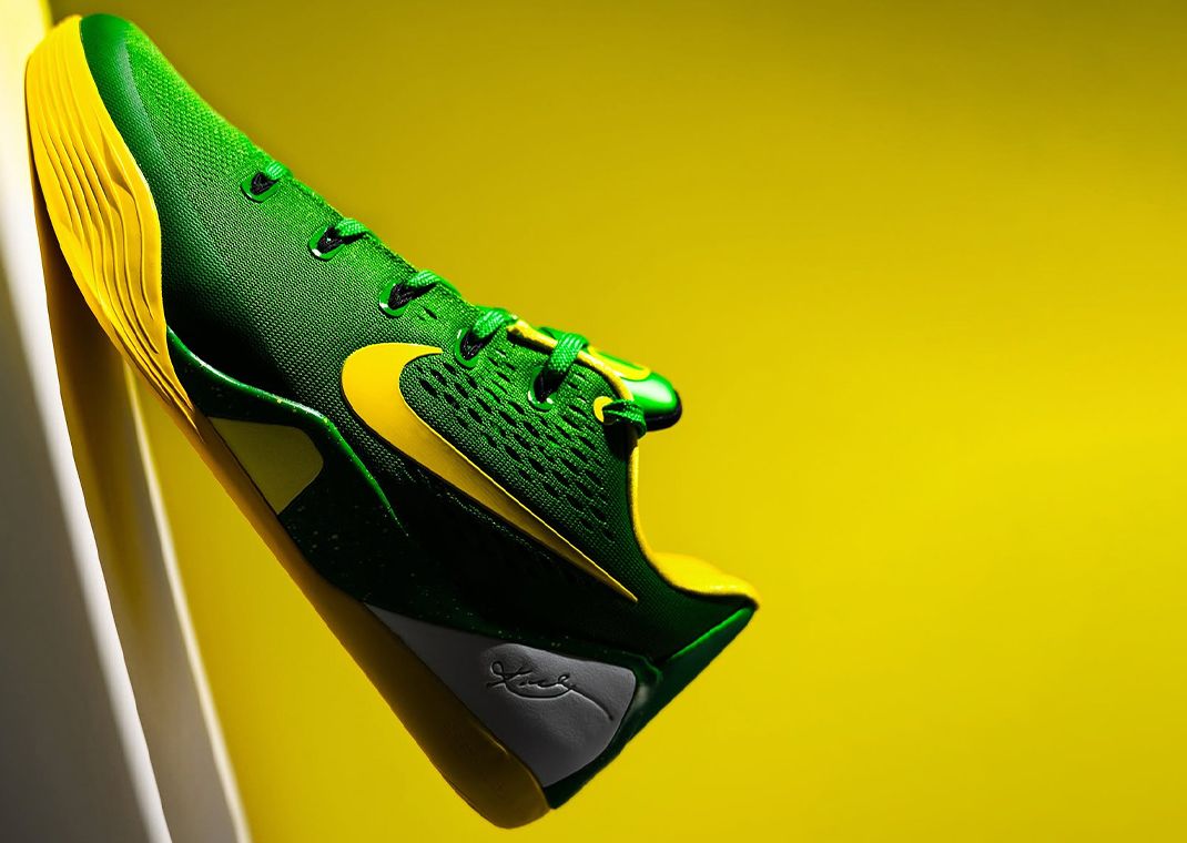 The Oregon Ducks Get Their Nike Kobe 9 EM Low PEs Ahead of March