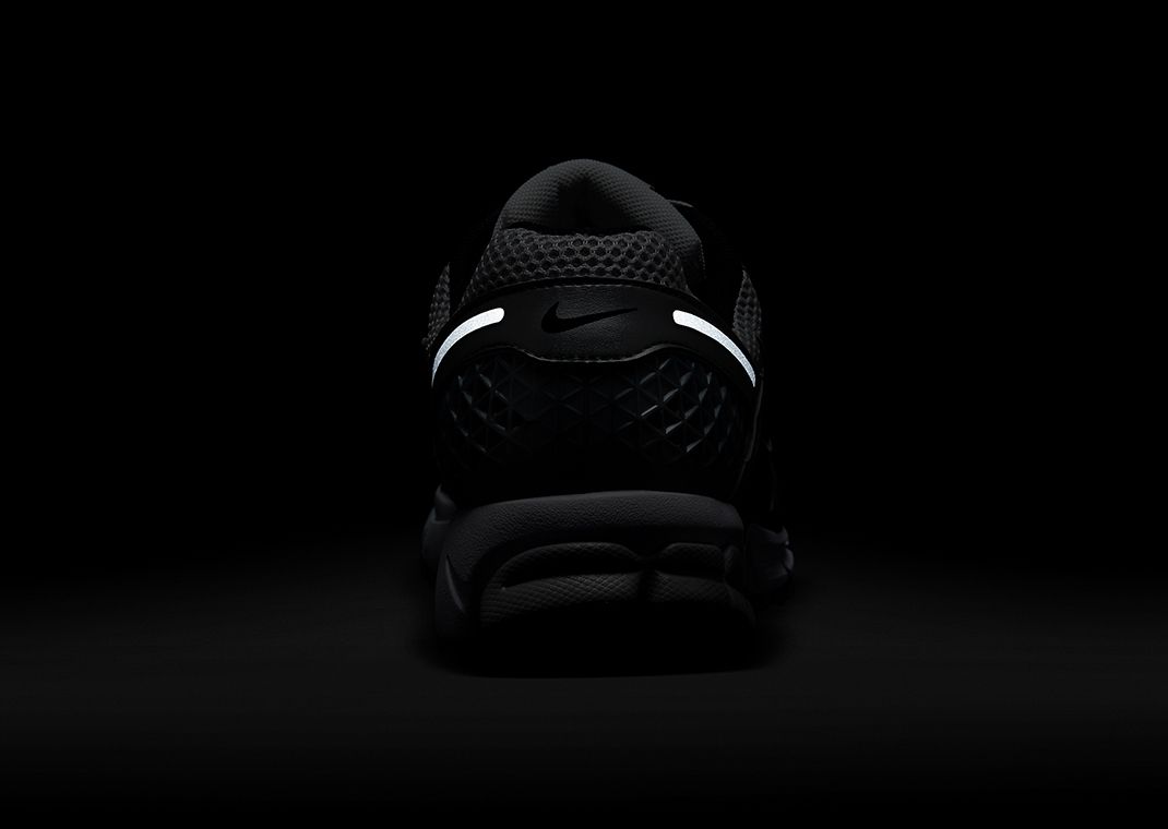 Nike Zoom Vomero 5 Metallic Silver Black 3M Heel