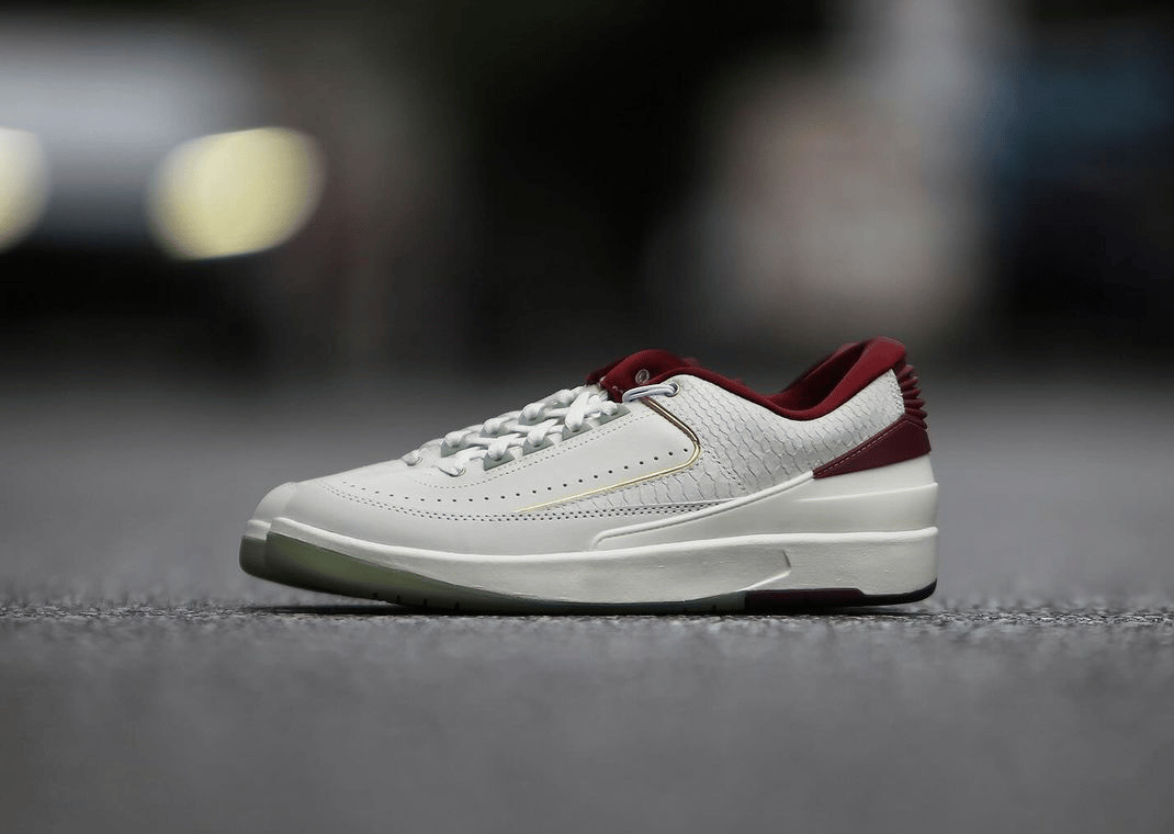 Air Jordan 2 Retro Low CNY (W) Lateral