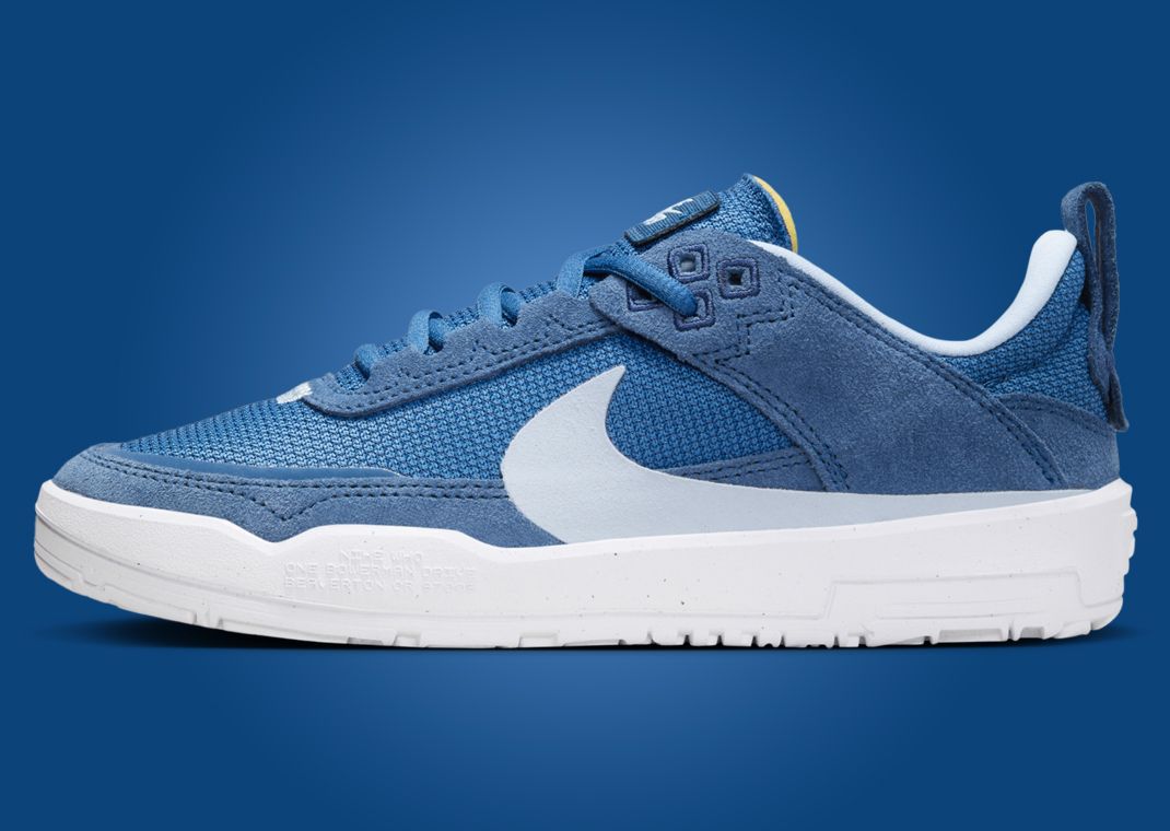 nike sb adversary trainers in cream and blue