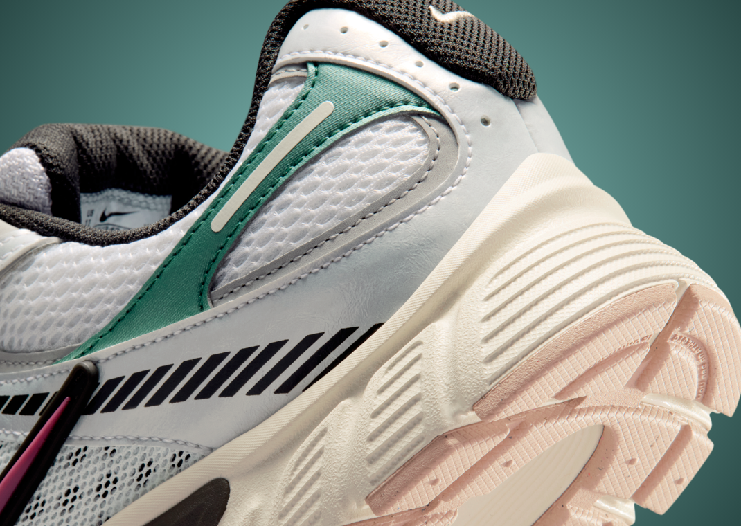 Social Status x Nike V5 RNR White Heel Detail