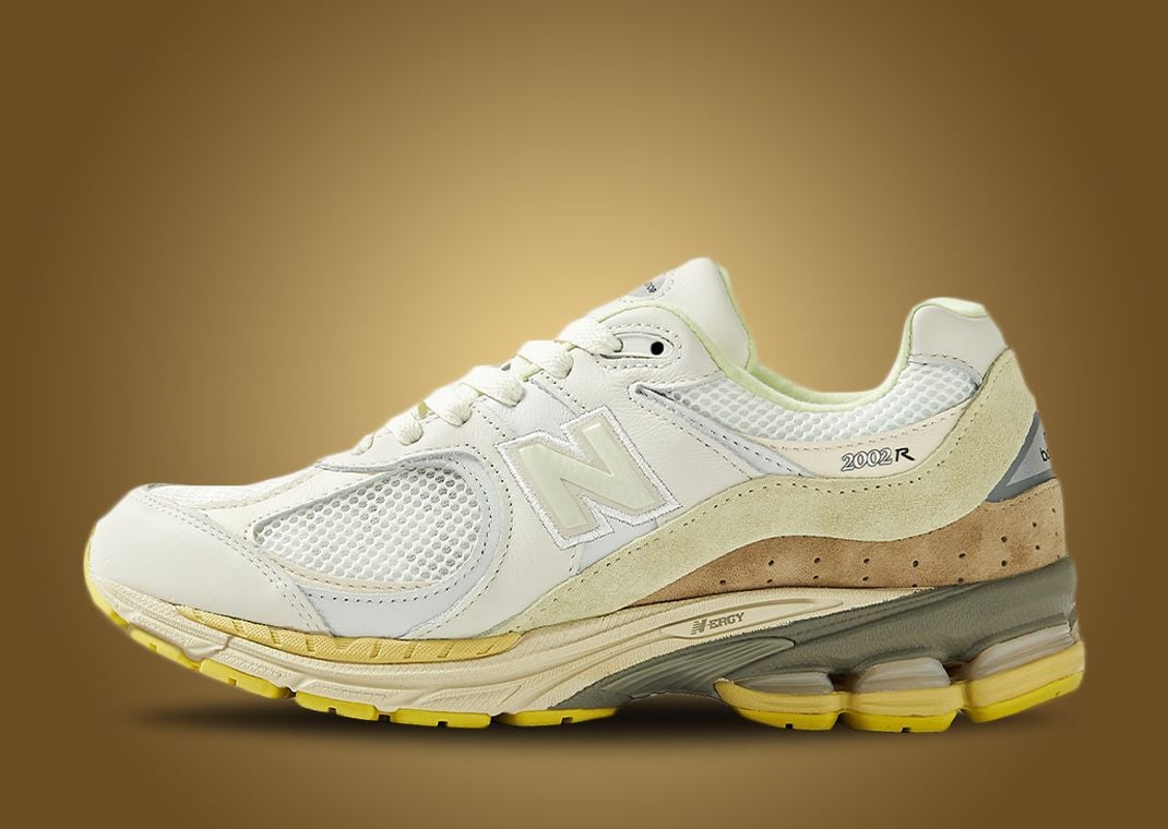 AURALEE Gets A Two Pack Of New Balance 2002R Colorways AURALEE Gets A Two Pack Of New Balance 2002R Colorways