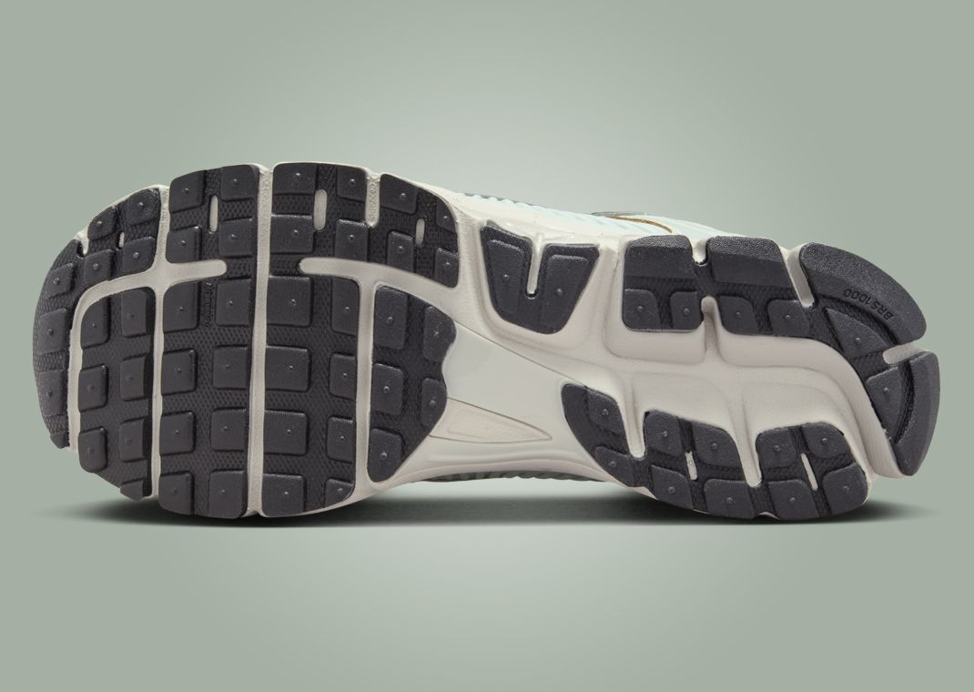Nike Zoom Vomero 5 Light Silver Chrome (W) Outsole