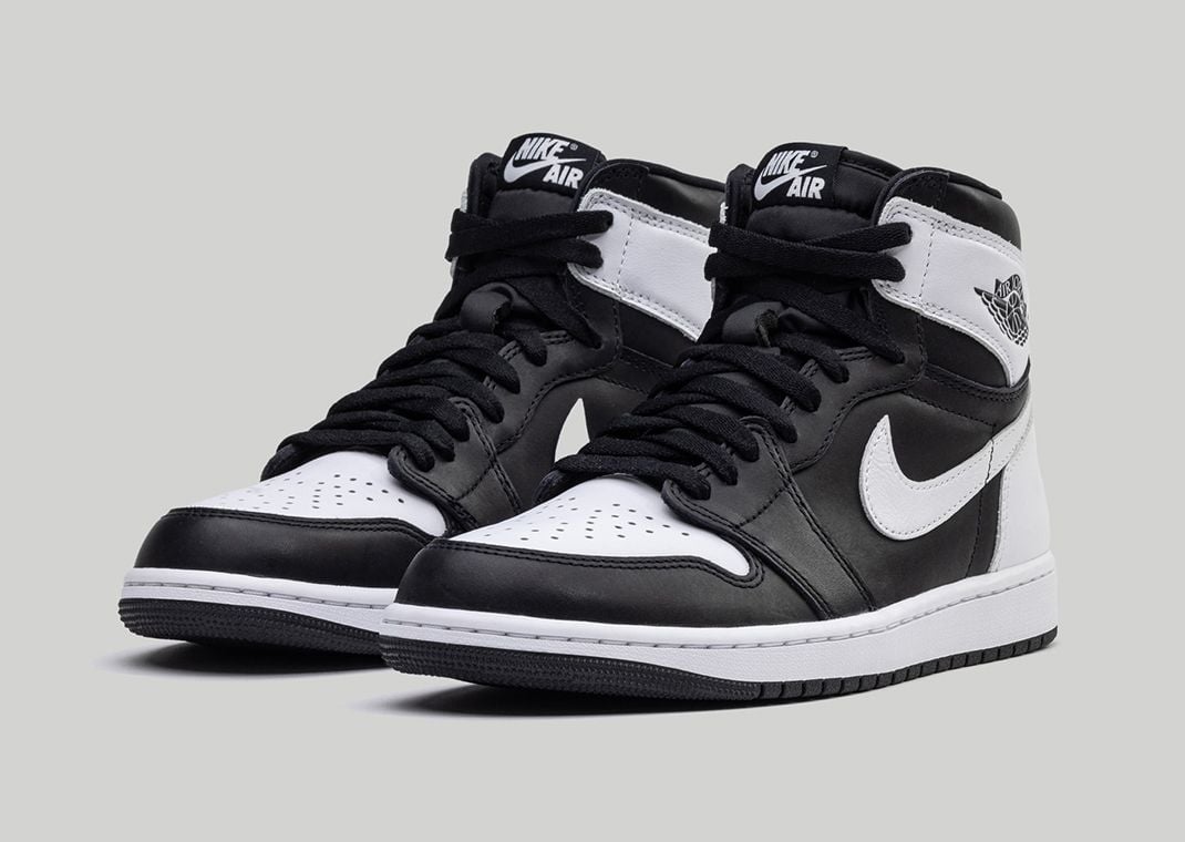 Air Jordan 1 Retro High OG Black White Angle