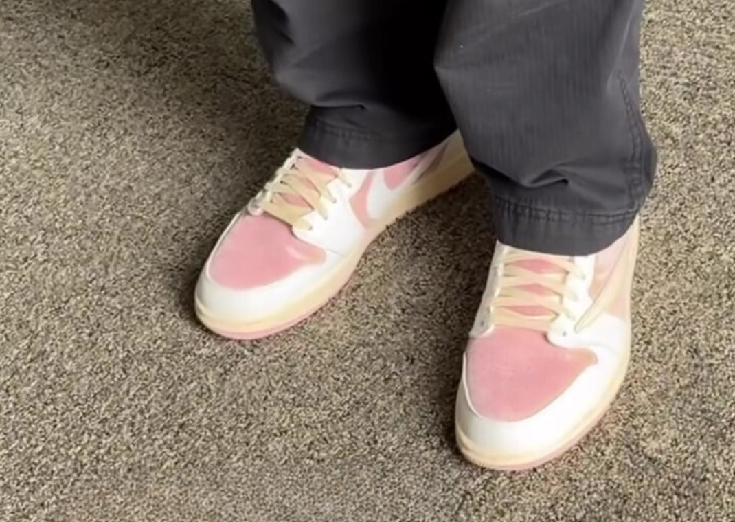 travis scott jordan 1 low pink