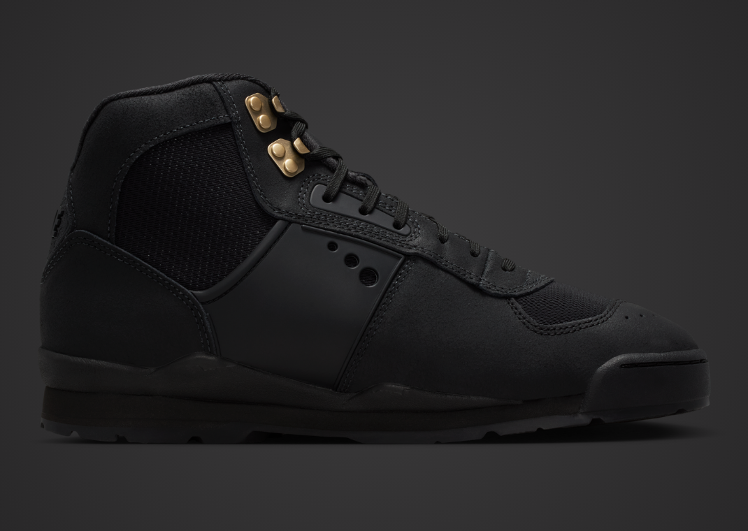 Nike Baltoro Black Metallic Gold - Medial