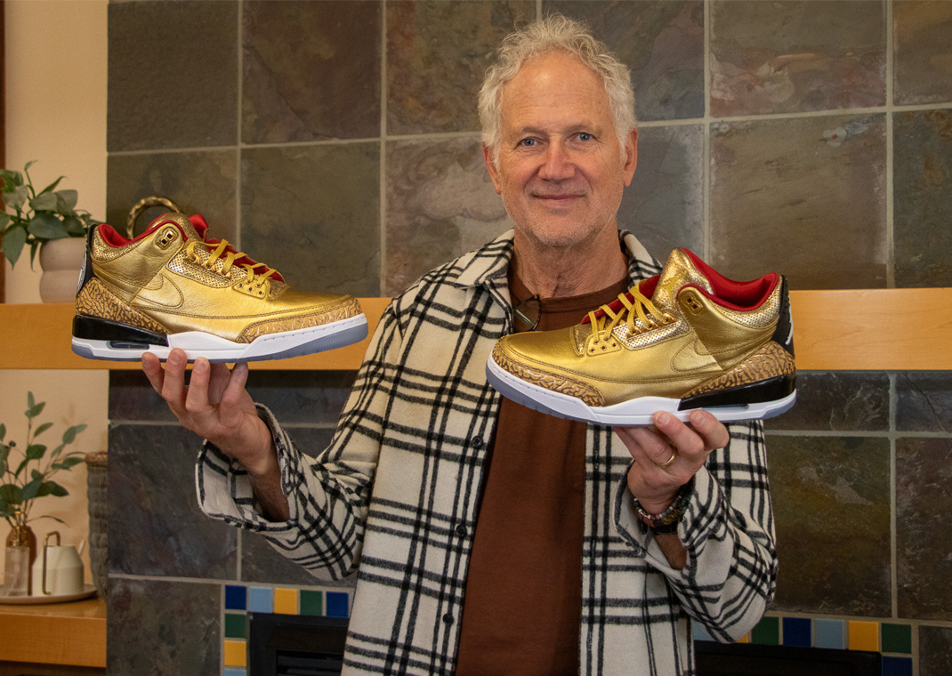 Tinker Hatfield Holding the Spike Lee x Air Jordan 3 Retro Gold Oscars PE