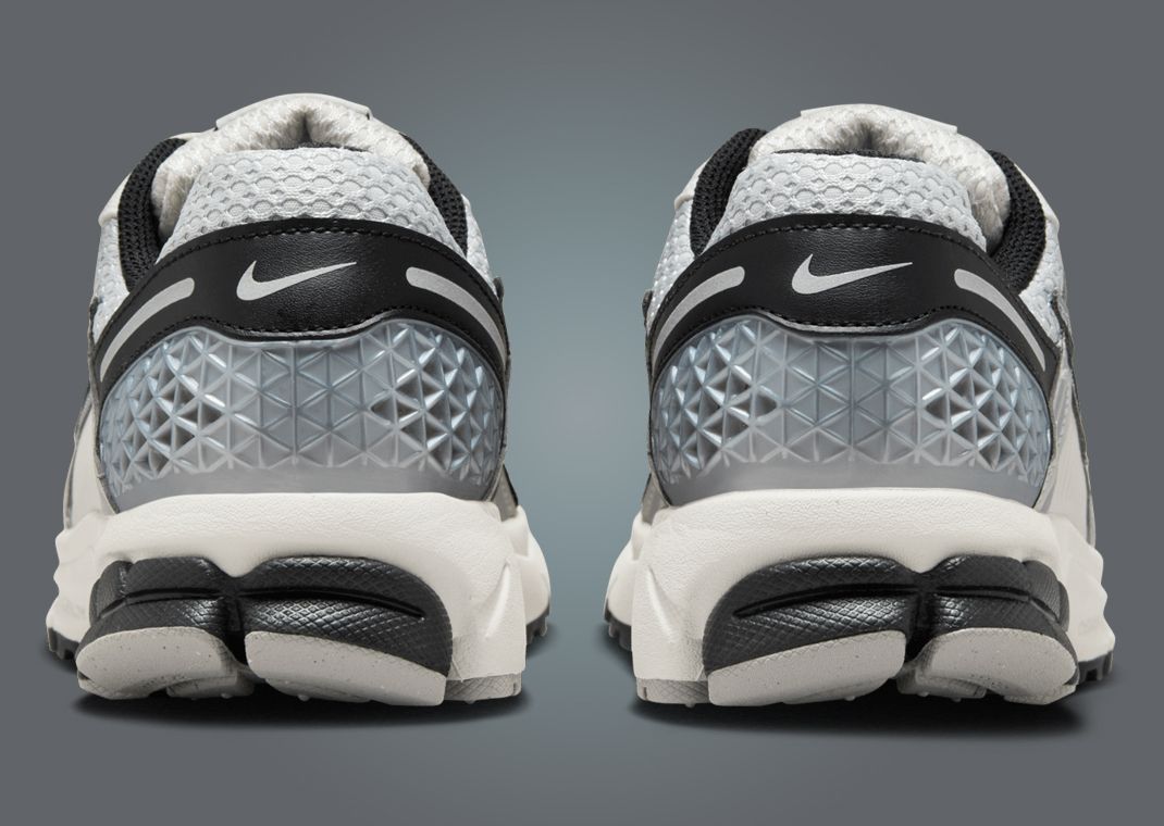 Nike Zoom Vomero 5 Photon Dust Phantom (W) Back