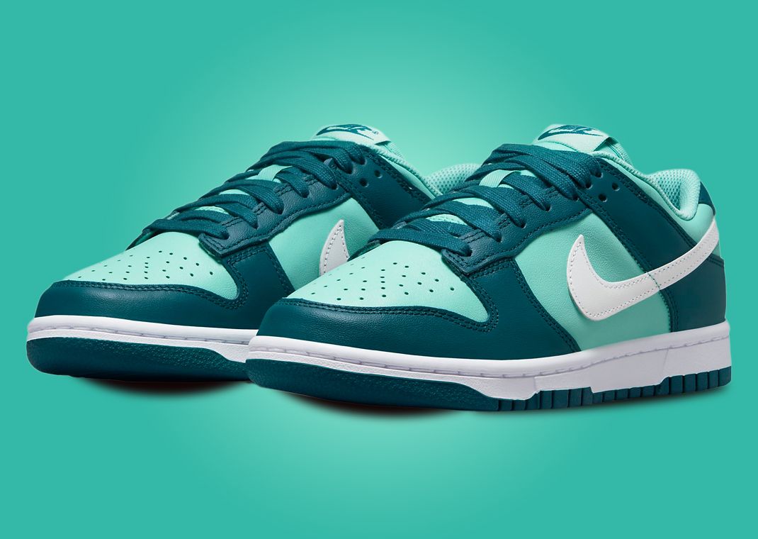 Nike Dunk Low "Spruce Mint" (W)