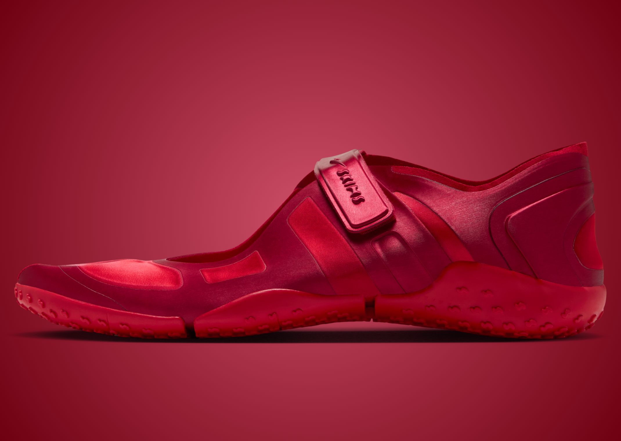 NikeSKIMS Rift Satin University Red - Lateral