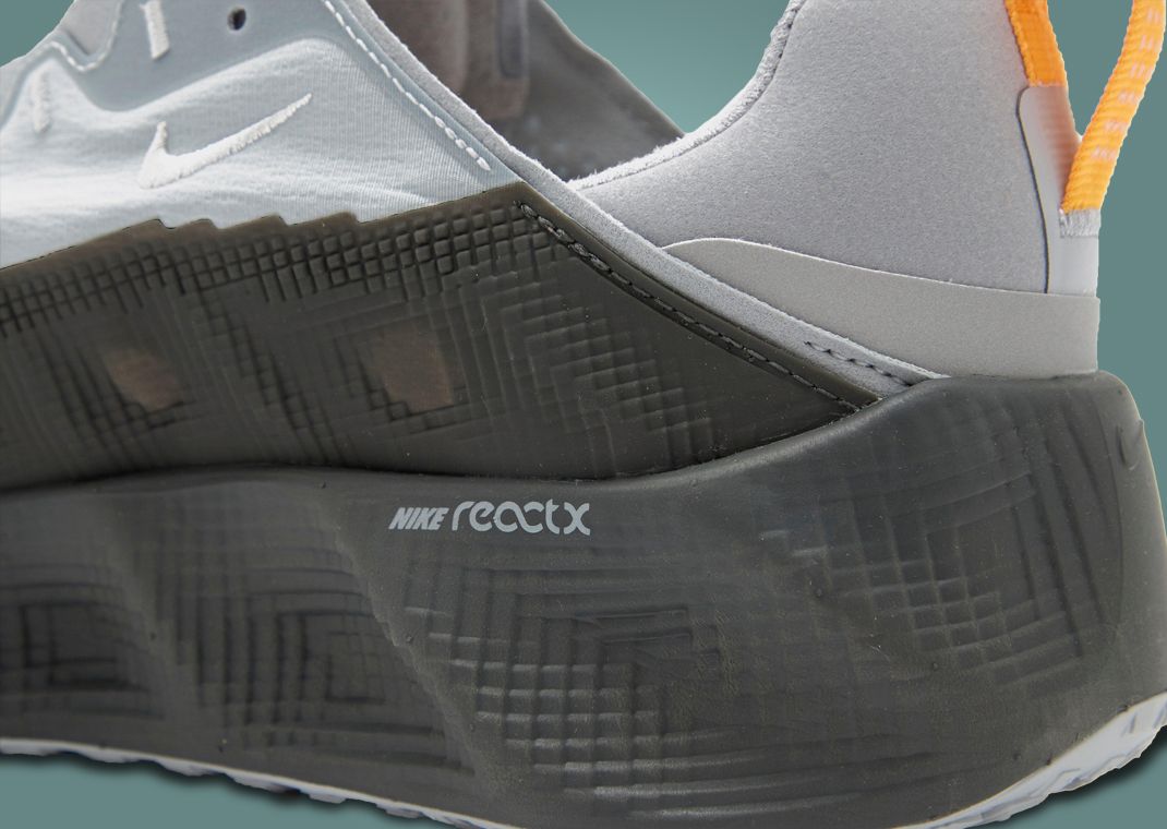 Nike AVA Rover Wolf Grey Heel