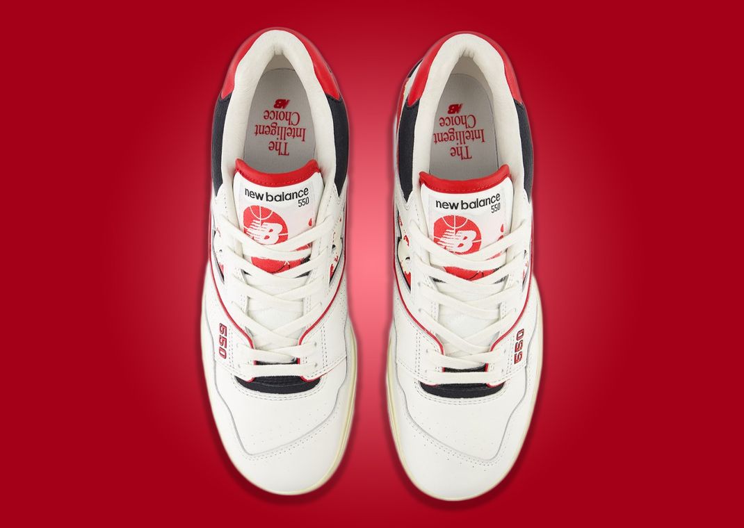 New Balance 550 Vintage Red Top