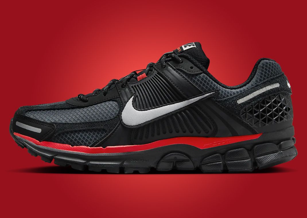Nike Zoom Vomero 5 Black Metallic Lateral