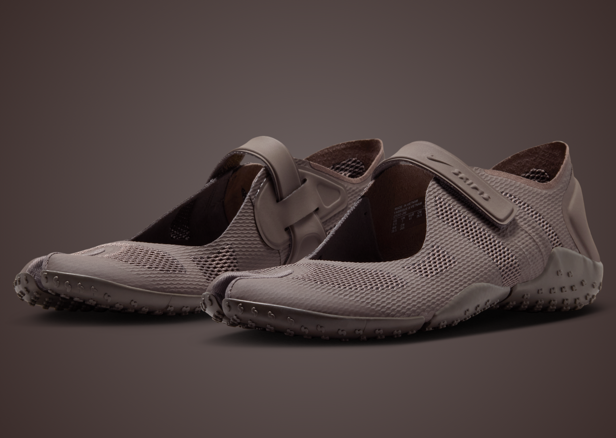 NikeSKIMS Rift Mesh Cave Stone - Angle