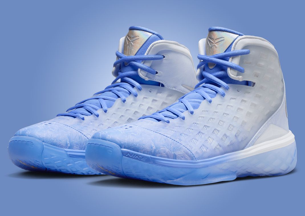 Nike Kobe 3 Protro Christmas Angle