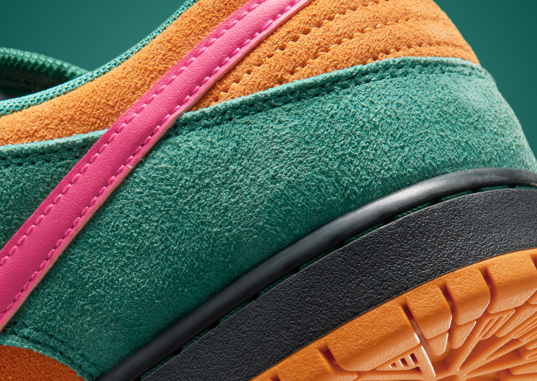 Nike SB Dunk Low Green Noise Watermelon Heel Detail
