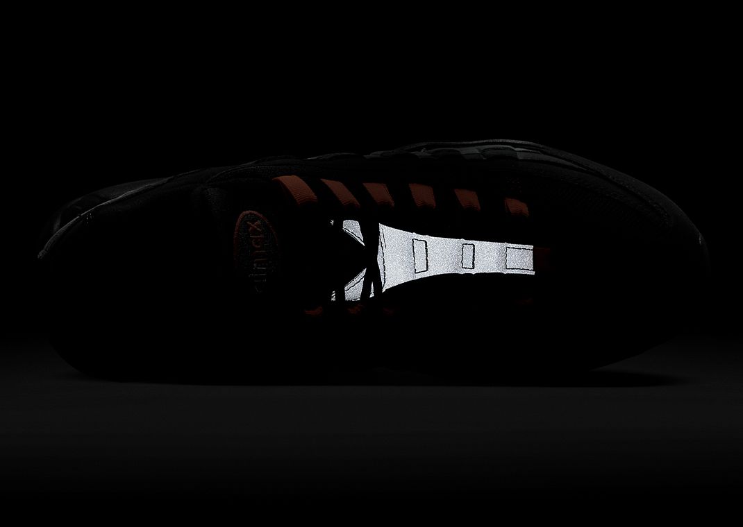 Nike Air Max 95 Black Hyper Crimson 3M Top