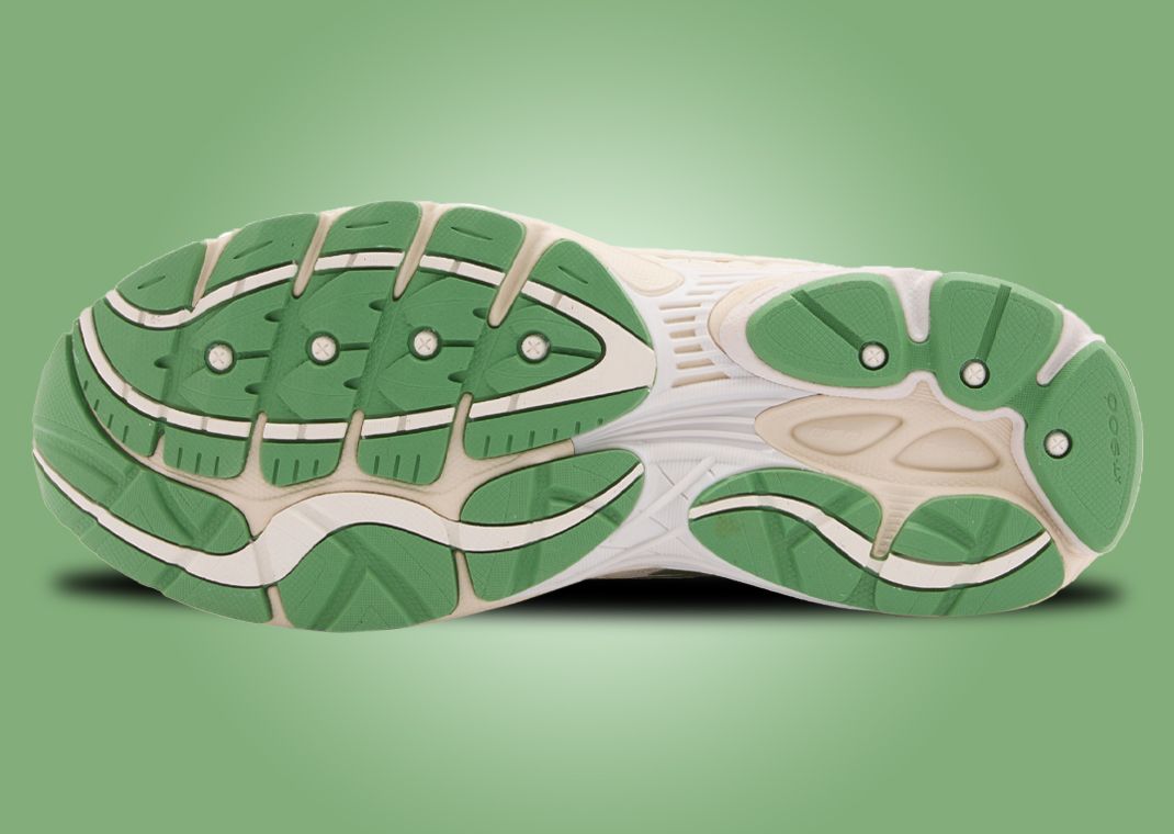 END. x Saucony ProGrid Omni 9 - Bottom