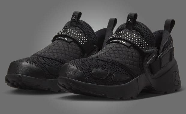 Jordan Trunner LX Triple Black (W)