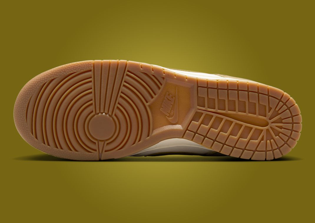 Nike Dunk Low Cream II Pacific Moss Outsole