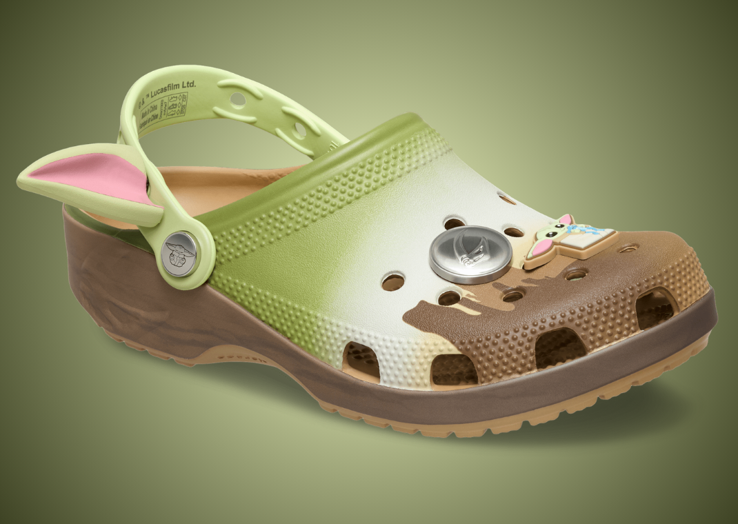 Star Wars x Crocs Classic Clog Grogu - Angle