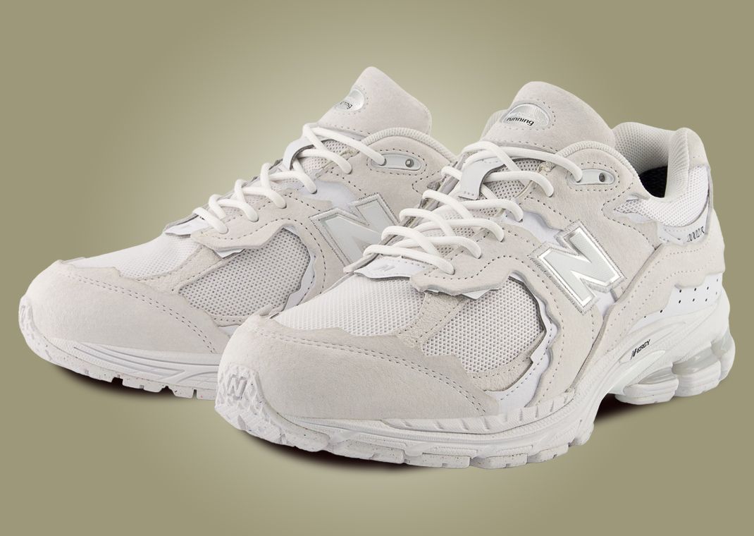 New Balance 2002R GTX Protection Pack White - Angle