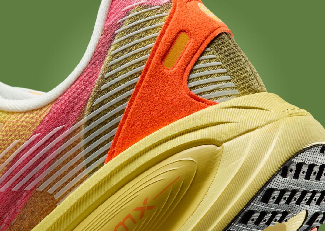 Nike Vomero 18 International Running Pack Detail