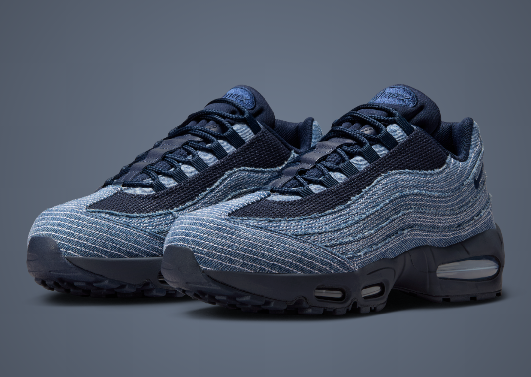 Levi’s x Nike Air Max 95 OG Obsidian Angle