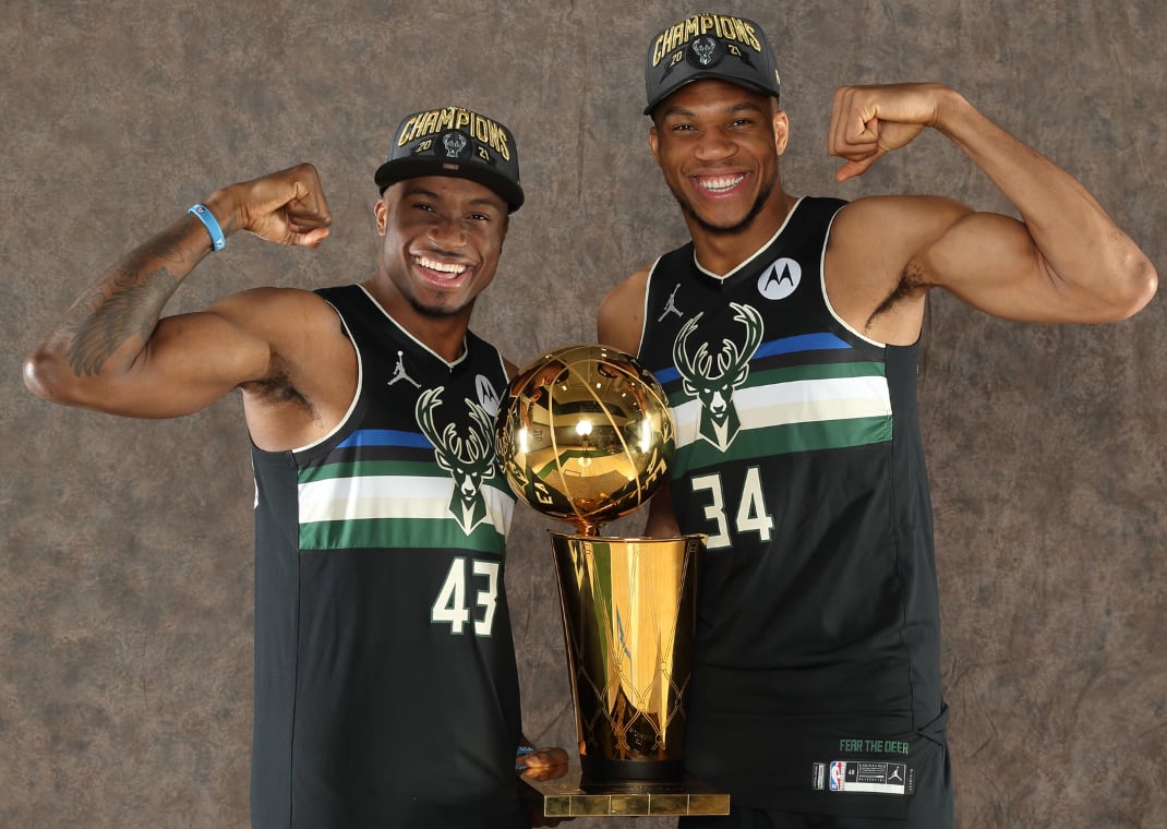 Thanasis Antetokounmpo with Giannis