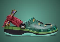 One Piece x Crocs Classic Clog Roronoa Zoro Lateral