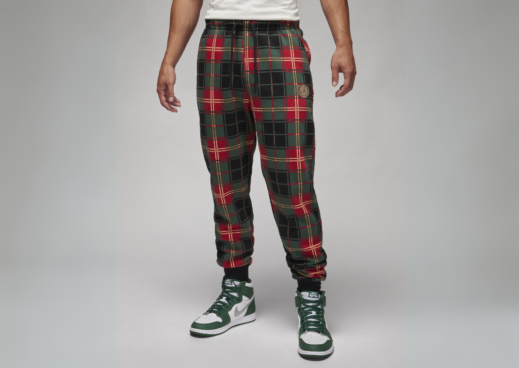 Jordan Essential Holiday Men's Fleece Pants Model