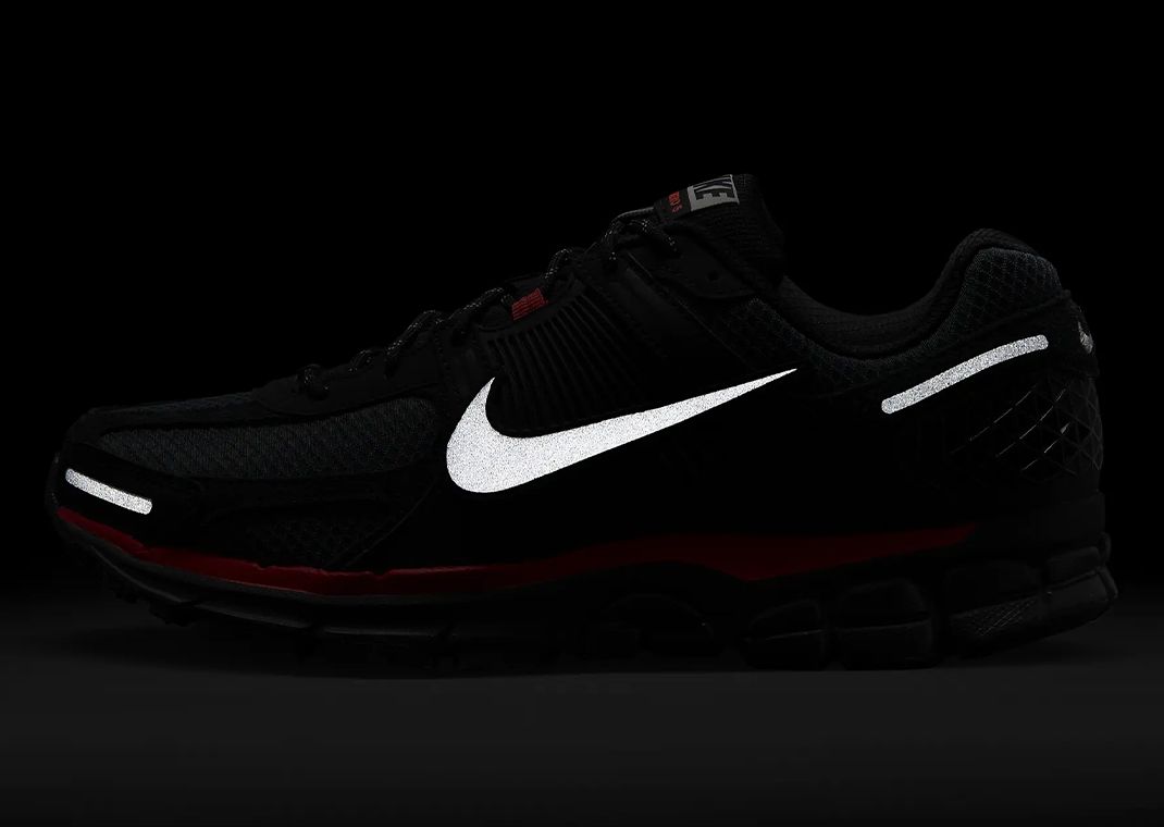Nike Zoom Vomero 5 Black Metallic Lateral 3M