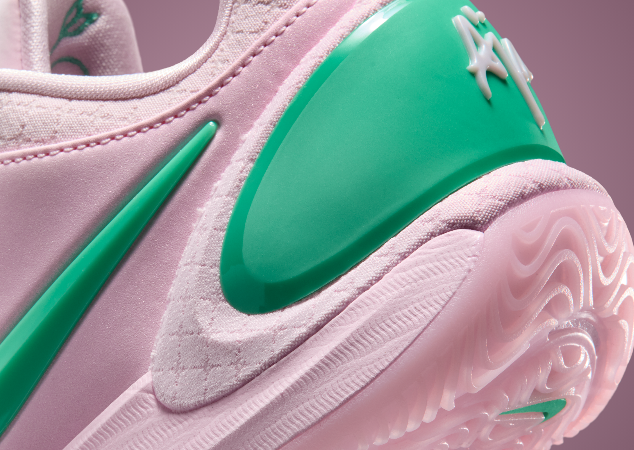 Nike A'Two Pinkies Up - Heel Detail