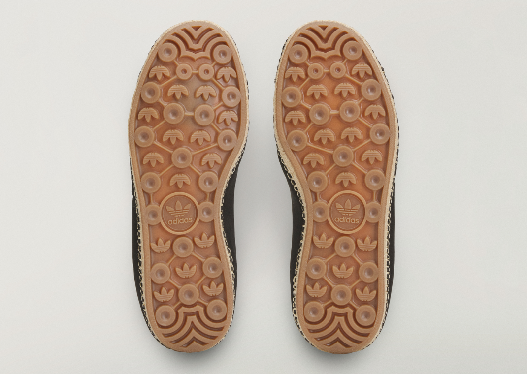 CLOT x adidas Qi Flow Black- Bottom