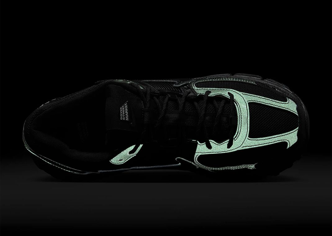 【本物保証 /関税・送料無料】Dover Street Market × Nike Zoom Dover Street Market's Murdered-Out Nike Zoom Vomero 5 Comes