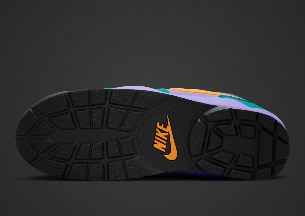 Nike Baltoro Bright Spruce Kumquat - Bottom