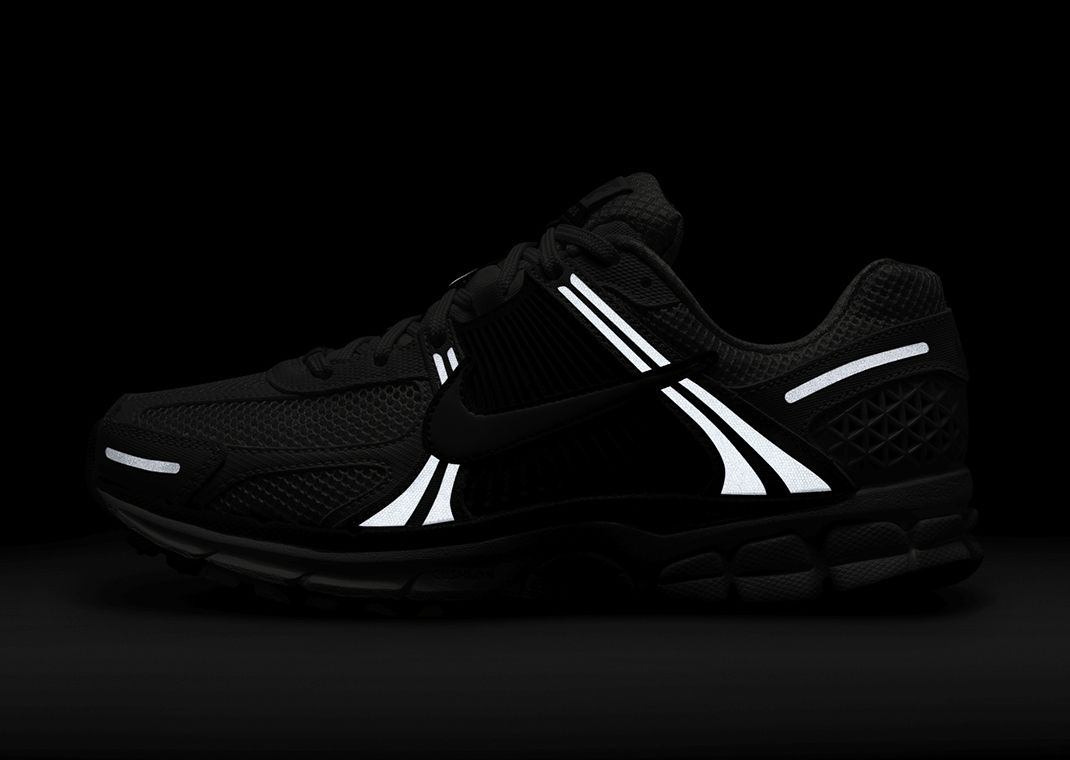 人気 ☆NIKE☆ ZOOM VOMERO 5 LIGHT BONE AND BLACK The Nike Zoom Vomero 5 Light Bone Sesame Releases July 2024