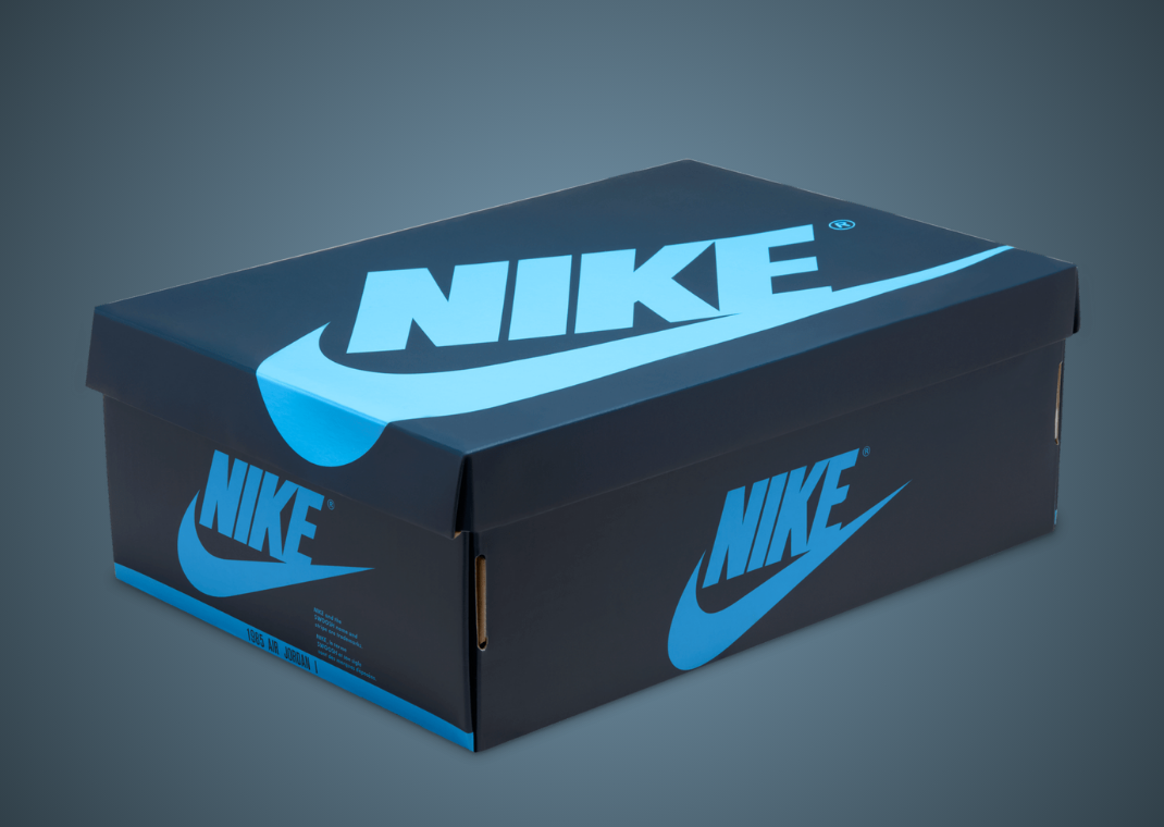 Air Jordan 1 Retro High OG First in Flight (W) Packaging
