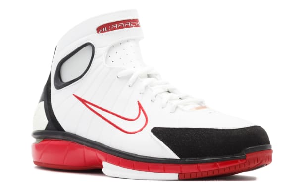 Nike is Bringing Back the White Varsity Red Air Zoom Huarache 2K4 in 2026