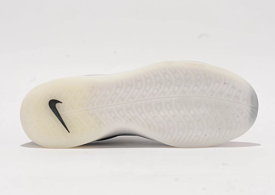 Nike SB Nyjah 4 Black White Outsole