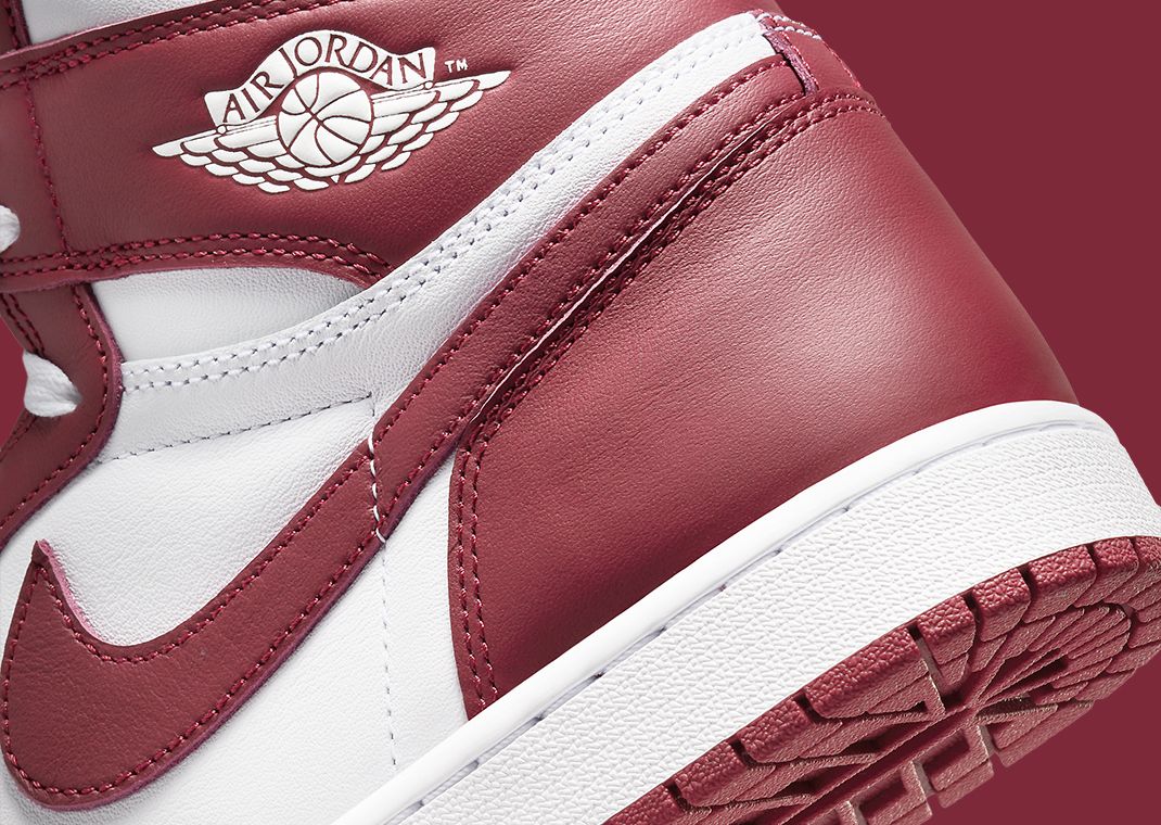 Air Jordan 1 Retro High OG White Team Red Heel Detail