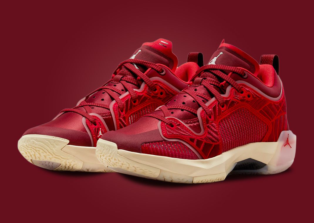 Air Jordan 37 Low "Team Red" (W)