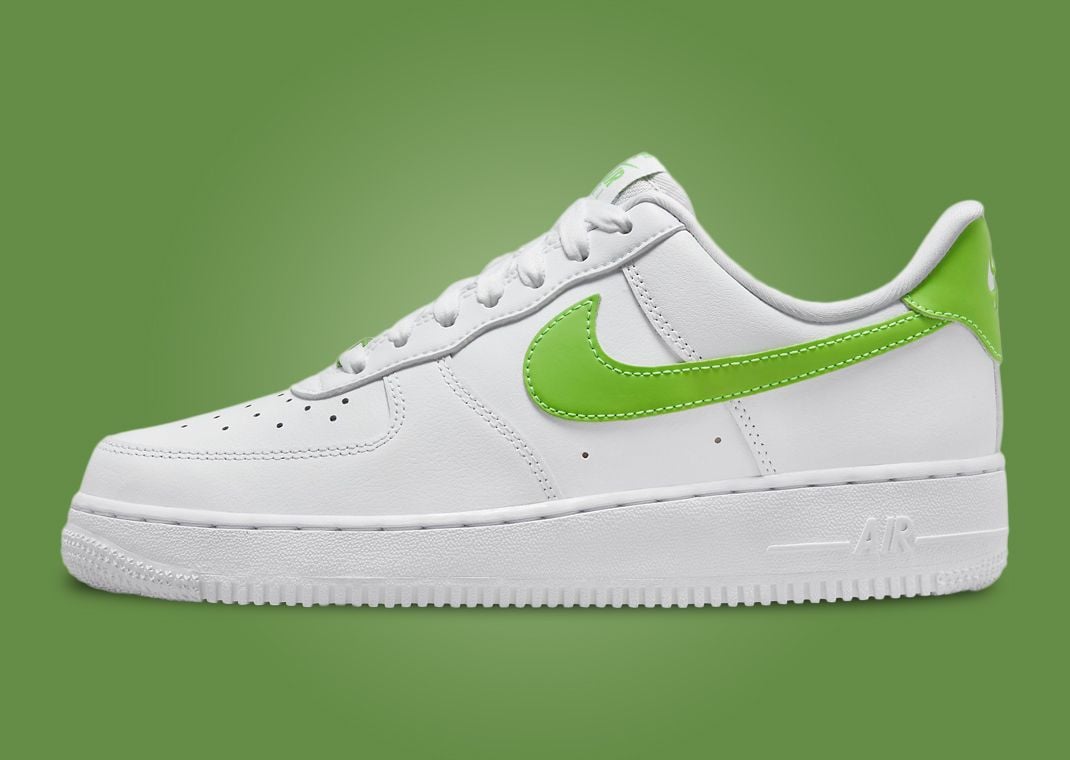 公式正規品!★ NIKE AIR FORCE 1 LOW LIFE LIME Brighten Up Your Collection With The Nike Air Force 1 Low