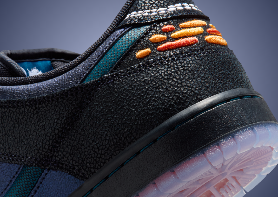 Bluetile Skate Shop x Nike SB Dunk Low Monarch - Heel Detail