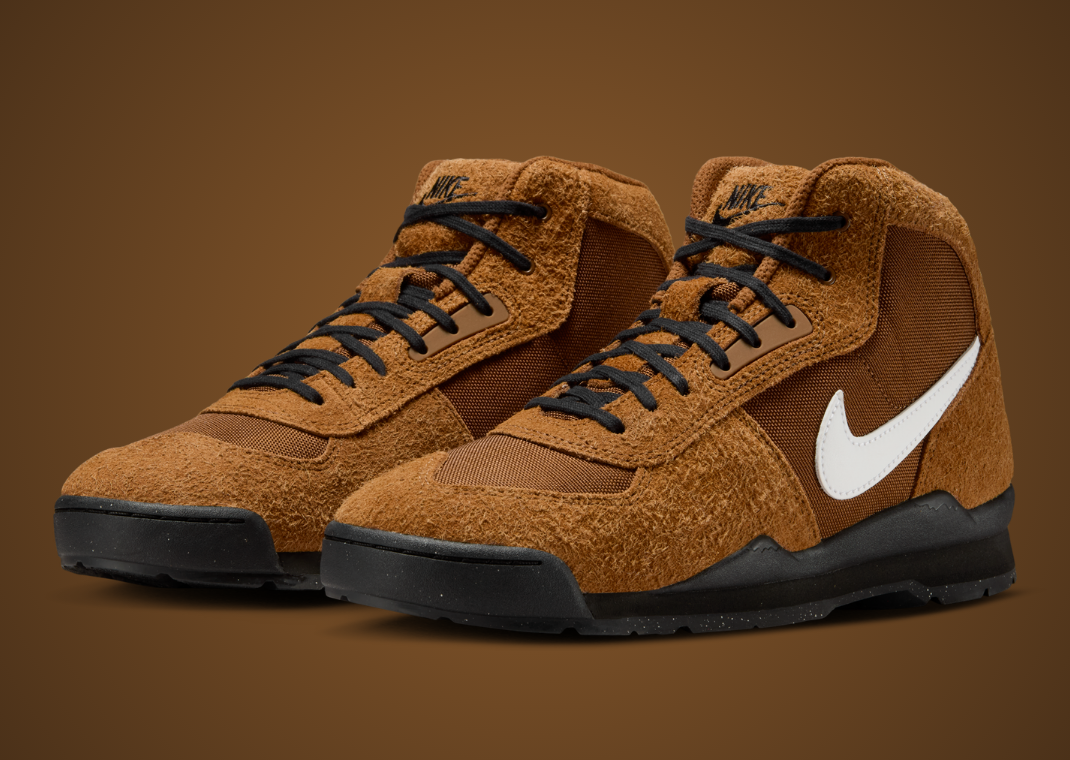 Stüssy x Nike Baltoro Light British Tan Angle