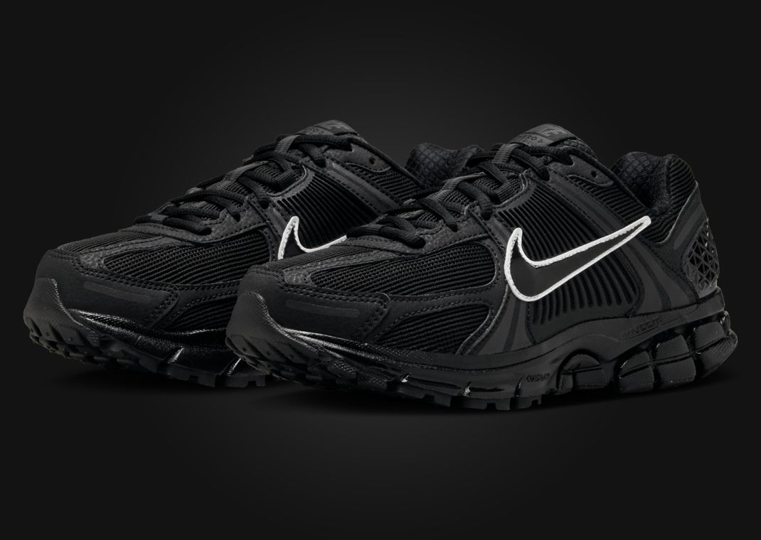 Nike Zoom Vomero 5 Black White Angle