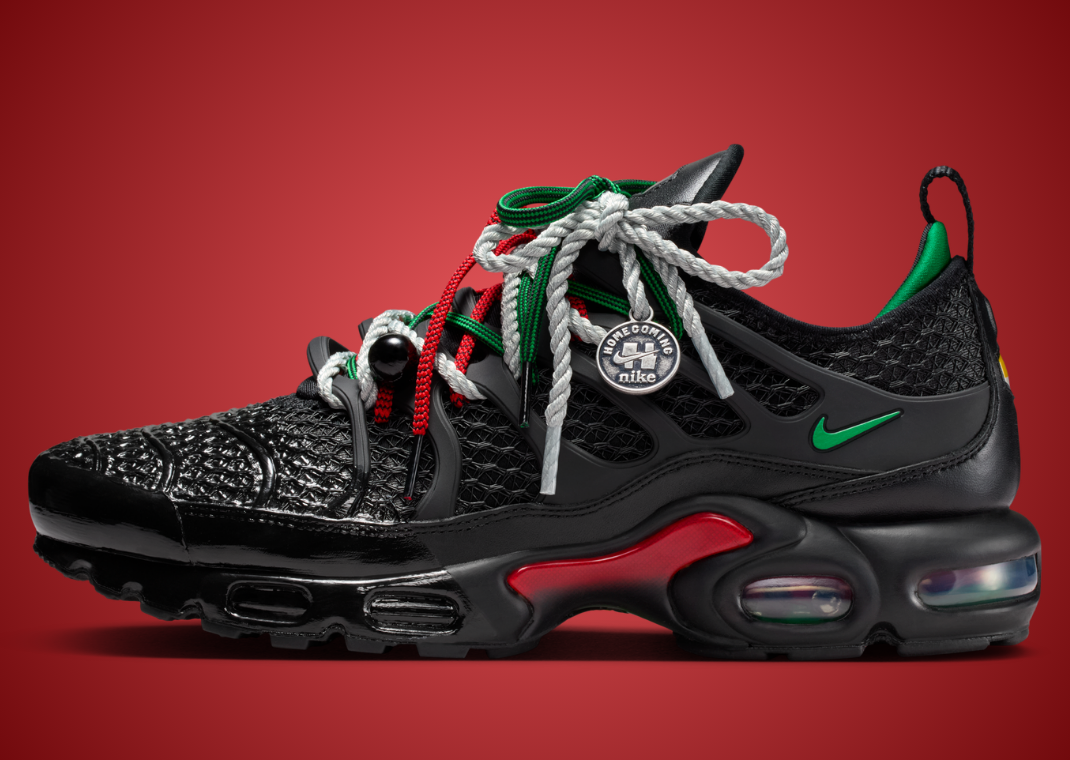 Homecoming x Nike Air Max Plus Black - Lateral